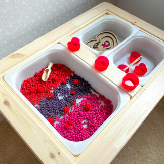 Stolik sensoryczny z akcesoriami LOVE